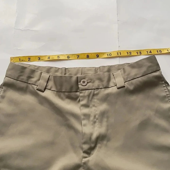 Slazenger men’s 10” golf shorts, tan. Size 30 - Picture 6 of 10